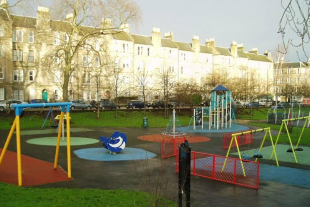 Functional Double With An Ensuite Toilet And Shower Near Tube And Bus Stations Londres Exterior foto